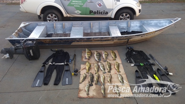 PMA flagra pesca ilegal subaquática no Rio Paraná em Presidente Epitácio (SP)