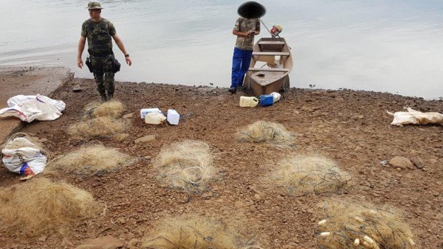 PMA flagra pesca irregular no Rio Uruguai em Itapiranga (SC)