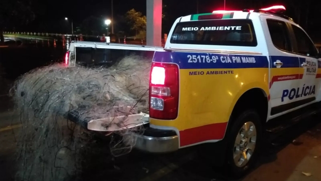 PMA recolhe 450 metros de redes ilegais no Rio Paranaíba em Ipiaçu (MG)