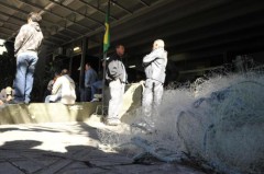 Pescadores protestam contra proibição do uso de redes de cerco