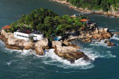 pescadores-sao-assaltados-e-obrigados-a-se-jogar-no-mar-em-guaruja-sp