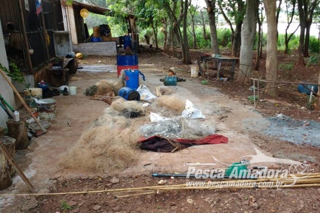 Força Verde apreende 1.140 metros de redes em rancho no Rio Parapanema-PR