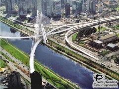 Ponte Estaiada sobre o Rio Pinheiros em São Paulo