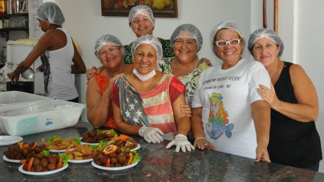 Prêmio de gastronomia e pesca mar adentro marcam trabalho de pescadoras