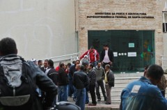 Protesto em frente o MPA de Santa Catarina