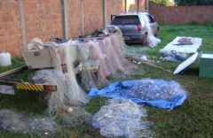 Redes de pesca apreendidas no rio Ivinhema-MS