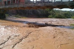 Rejeitos de mineradora devasta o Rio Doce em Minas Gerais