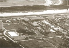 Em 1957, o rio Pinheiros já retificado na altura do Jockey Clube e do Clube A Hebraica