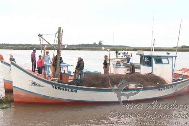 Dez pessoas são presas por pesca ilegal na Lagoa dos Patos em Pelotas-RS