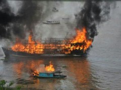 Embarcação explode enquanto armazenava gasolina(Foto: Policia Militar)